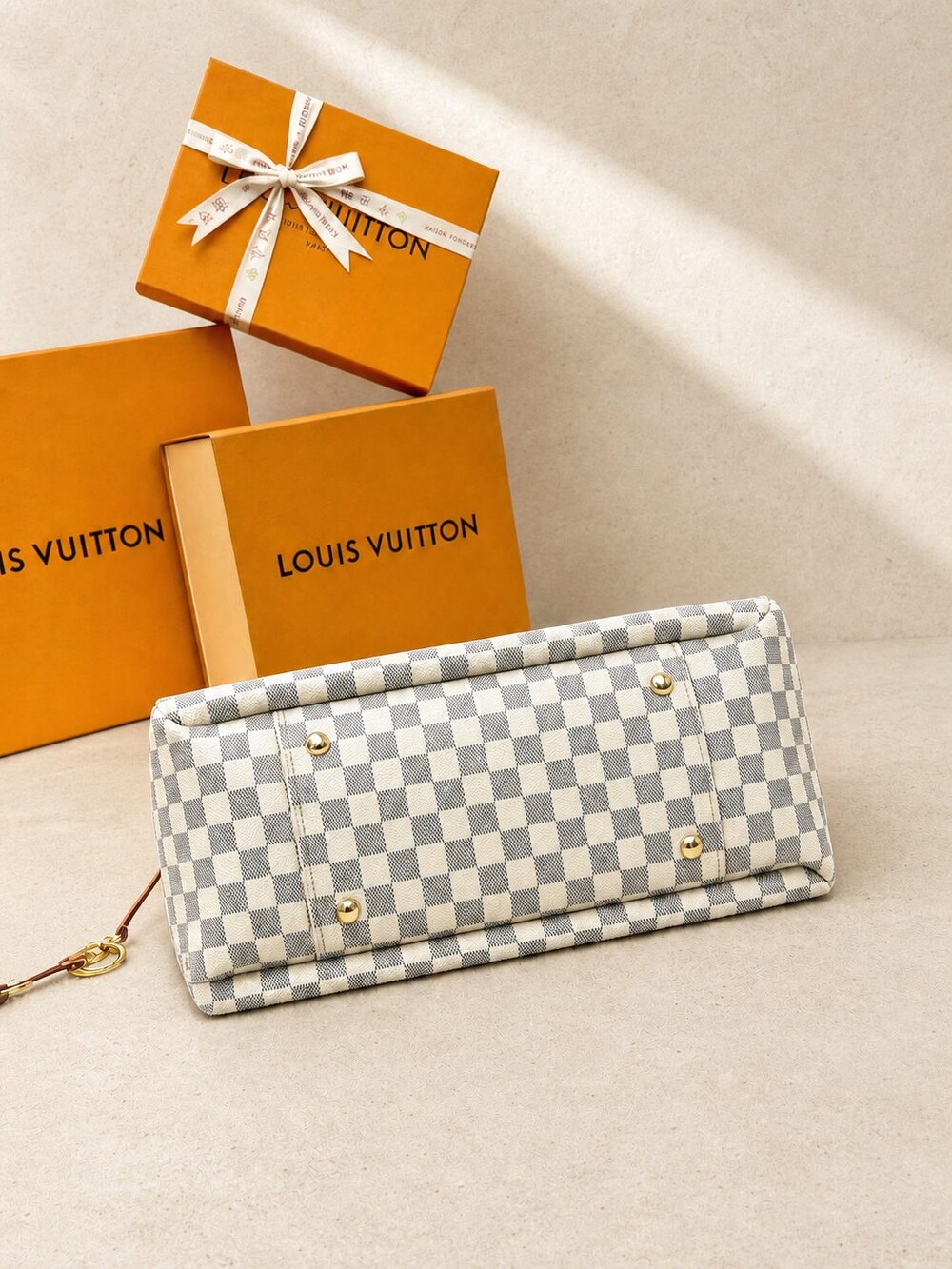 Louis Vuitton Damier Azur Canvas Artsy Shoulder Handbag with Gold Hardware - Picture 4 of 6